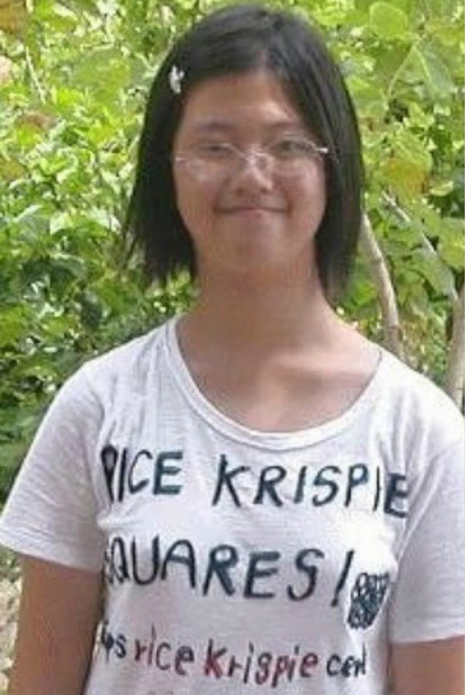 这个叫chessie的正妹还表明:真人真事,请珍惜身边不起眼的小女孩